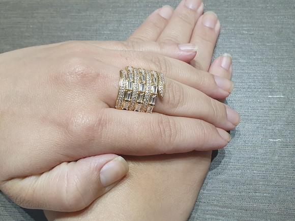 Anel Banhado a Ouro 18k com Zircônias