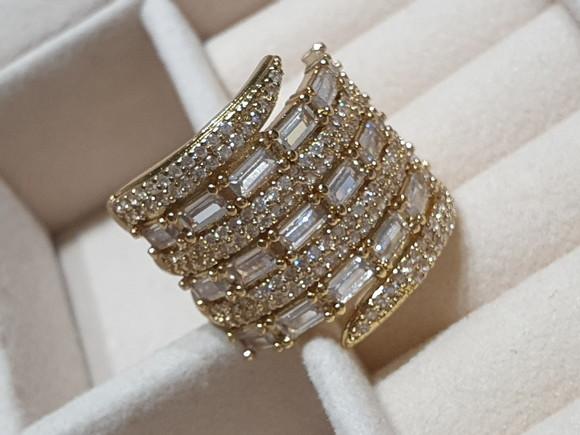 Anel Banhado a Ouro 18k com Zircônias