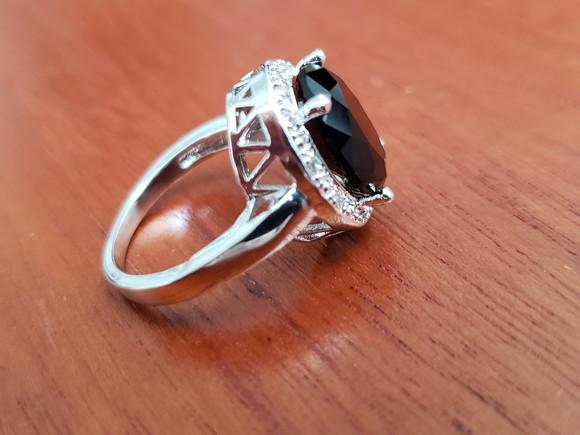 Anel Banhado a Prata com Cristal Ônix Semijoia