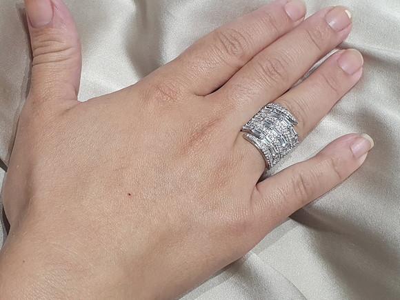 Anel em Ródio Branco com Zircônias