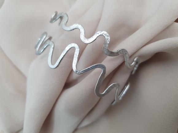 Bracelete Aramado Prateado Zig Zag