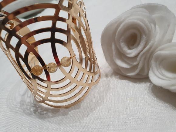 Bracelete Banhado Vazado com Pedras Naturais