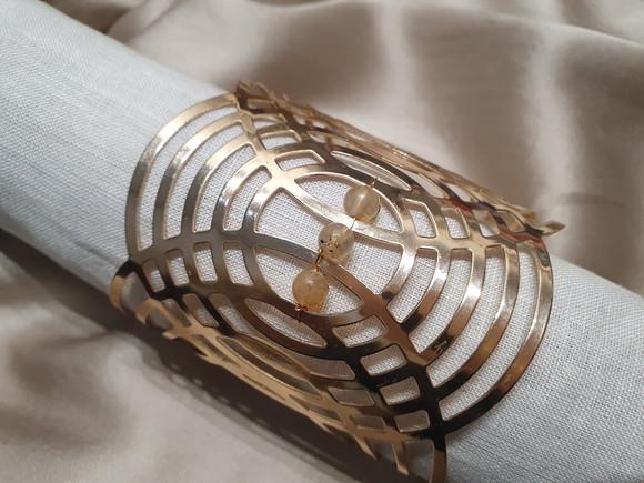 Bracelete Banhado Vazado com Pedras Naturais