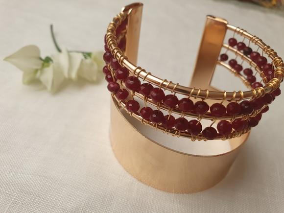 Bracelete Dourado com Pedras Naturais Jade Rubi