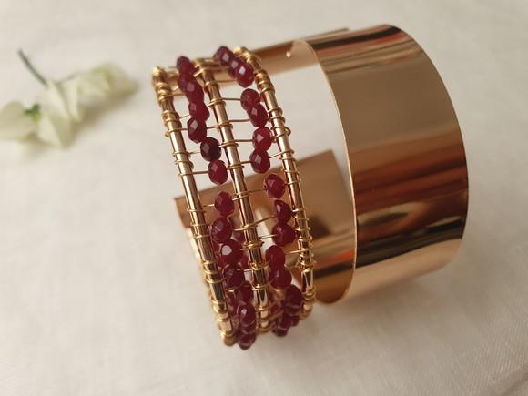 Bracelete Dourado com Pedras Naturais Jade Rubi