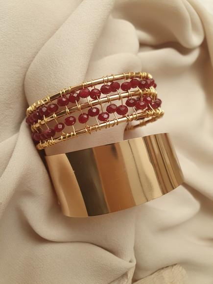 Bracelete Dourado com Pedras Naturais Jade Rubi