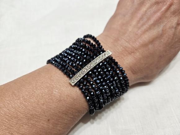Bracelete Prateado com Cristais Preto
