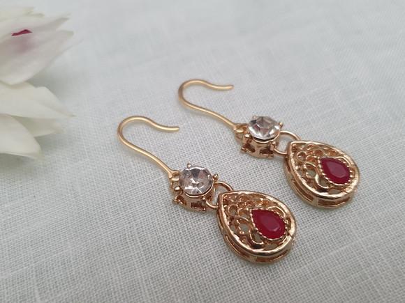 Brinco Anzol Com Cristal Transparente E Rubi