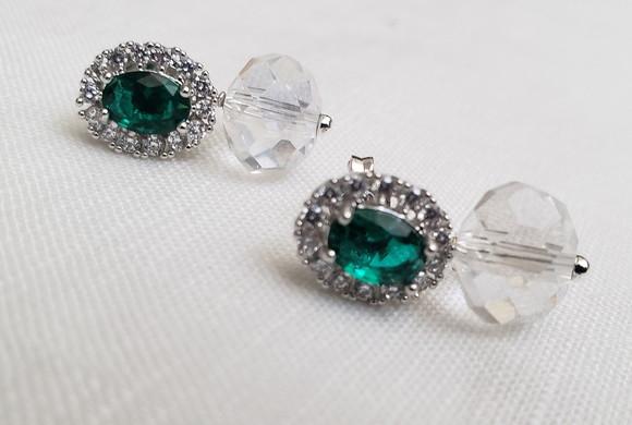 Brinco Banhado a Prata com Cristal Verde e Transparente