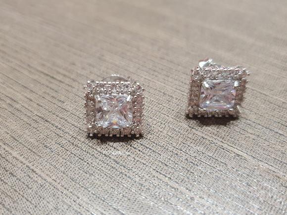 Brinco Banhado a Prata com Mini Cristais