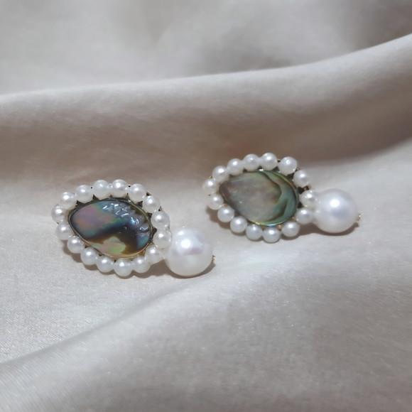 Brinco Banhado com Cabochão Abalone e Pérolas