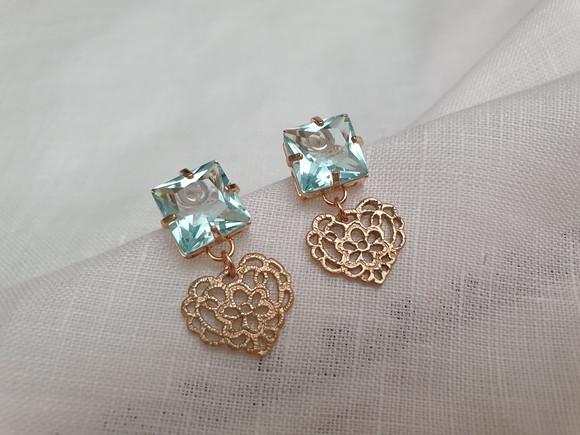 Brinco Banhado com Cabochão e Pingente Dourado Rendado