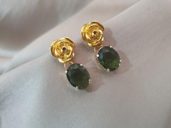 Brinco Banhado com Cristal Verde Morion