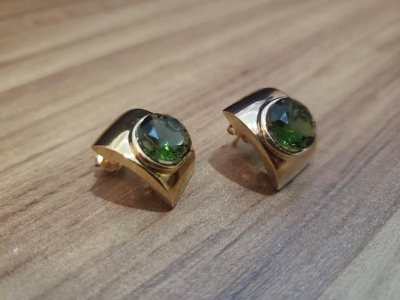 Brinco Banhado com Cristal Verde Esmeralda