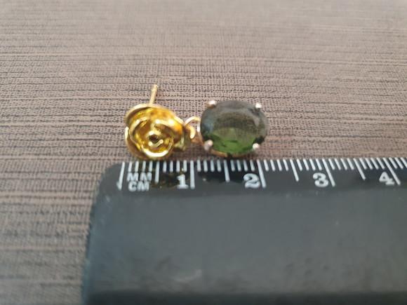 Brinco Banhado com Cristal Verde Morion