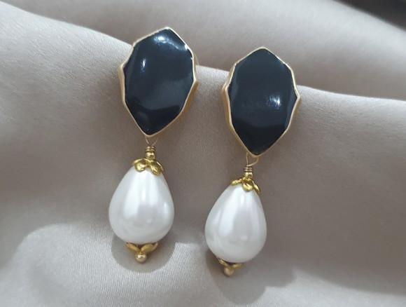 Brinco Banhado com Pérola Shell Gota