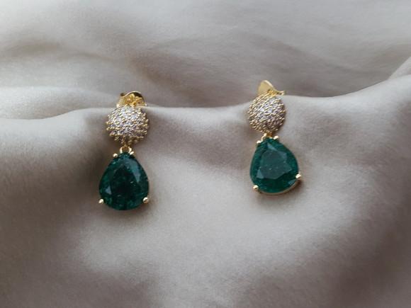 Brinco Banhado com Zircônias e Cristal Fusion Verde