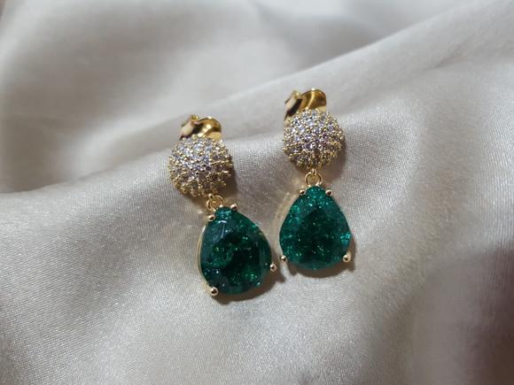 Brinco Banhado com Zircônias e Cristal Fusion Verde