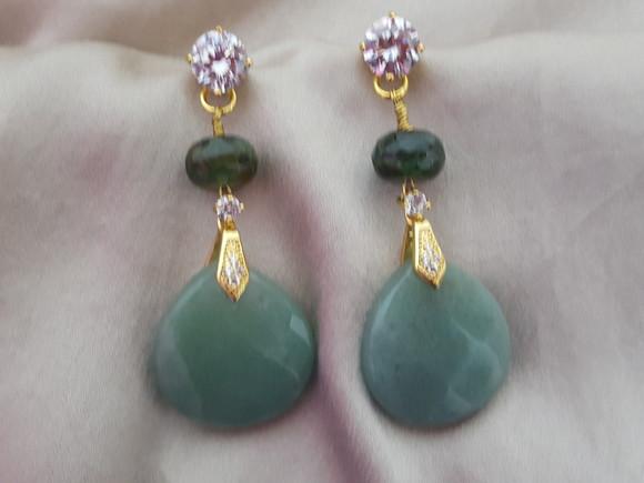 Brinco Banhado de Pedras Naturais Jade e Ágata e Cristal
