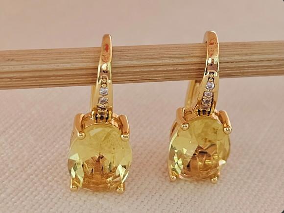 Brinco Banhado Dourado com Mini Cristais Incolores e Amarelo