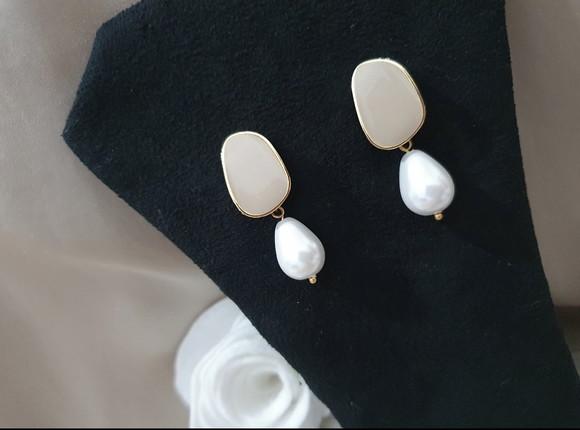Brinco Banhado Esmaltado com Pérola Gota