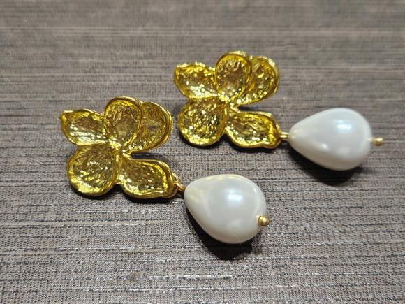 Brinco Banhado Flor e Pérola Gota- Semijoia