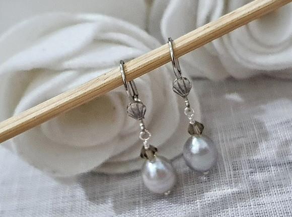 Brinco de Pérolas Naturais Prata e Cristal Fume