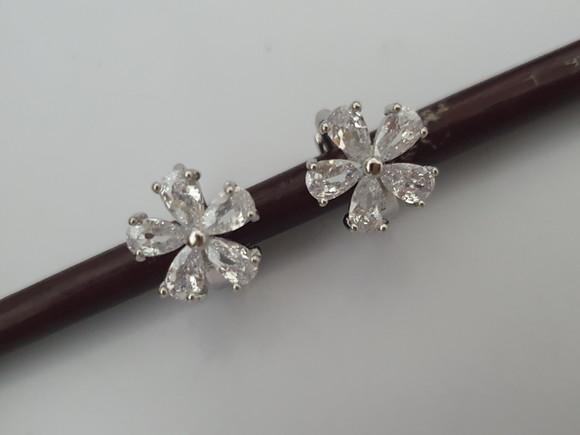 Brinco de Prata Argola com Cristais Transparentes