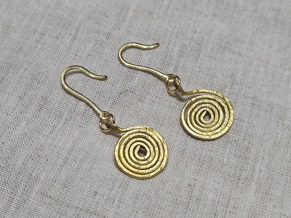 Brinco Dourado Banhado Martelado