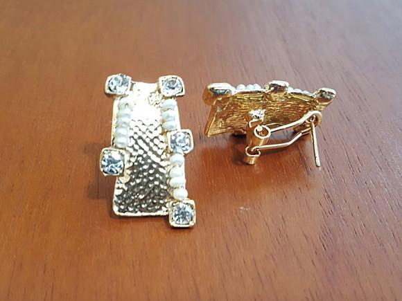 Brinco Dourado com Cristais e Mini Pérolas
