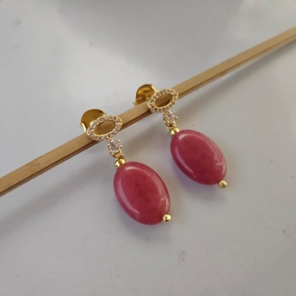 Brinco Dourado com Mini Cristais e Pedra Natural Jade Rosa