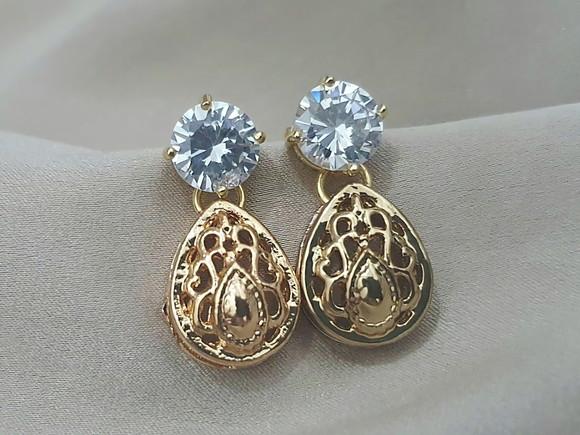 Brinco Dourado com Zircônia e Pingente em Gota