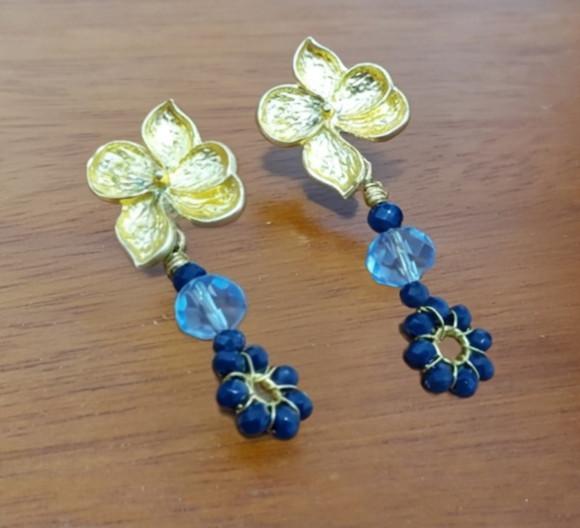 Brinco Dourado de Pedras Naturais e Cristal Água Marinha