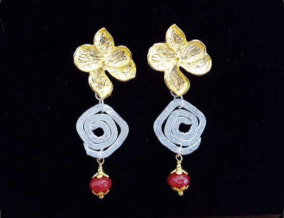 Brinco Dourado e Prateado com Pedra Natural Jade
