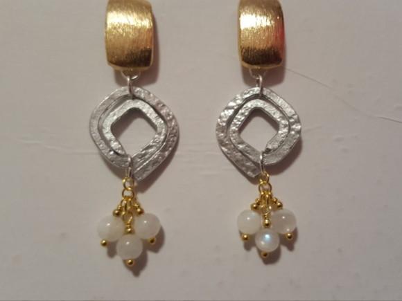 Brinco Dourado e Prateado com Pedras Naturais