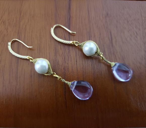 Brinco Gancho Banhado com Pérola e Cristal Lavanda