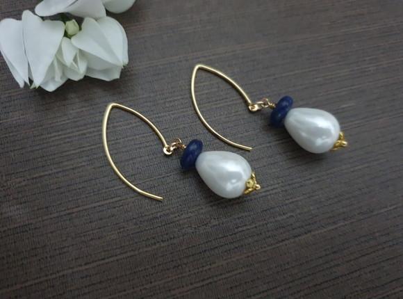 Brinco Gancho com Pedra Natural Lápis Lazuli e Pérola Shell