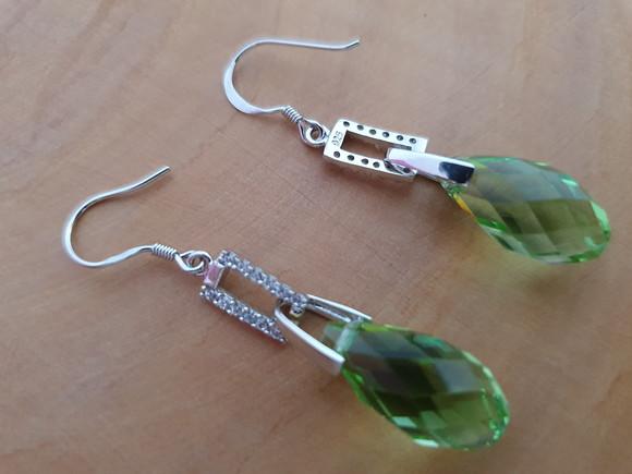Brinco Gancho de Prata com Cristal Verde