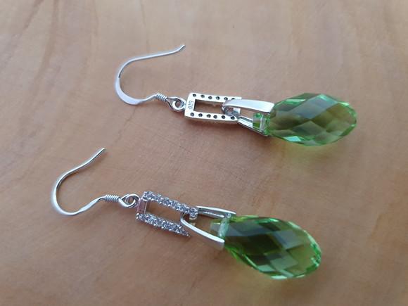 Brinco Gancho de Prata com Cristal Verde