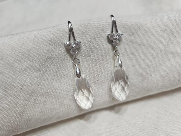 Brinco Gancho de Prata com Zircônias e Cristal Incolor