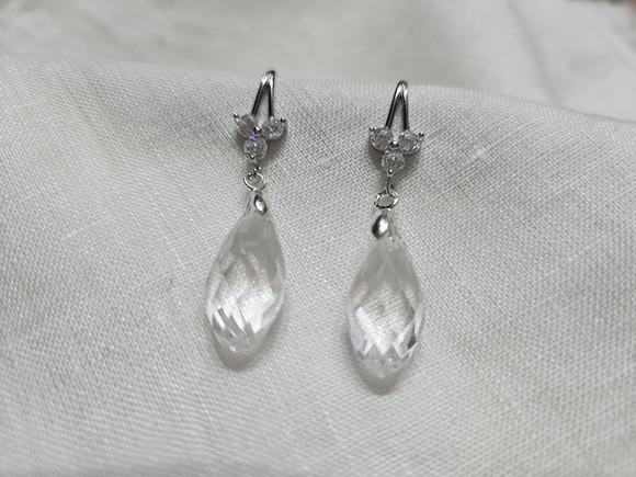 Brinco Gancho de Prata com Zircônias e Cristal Incolor