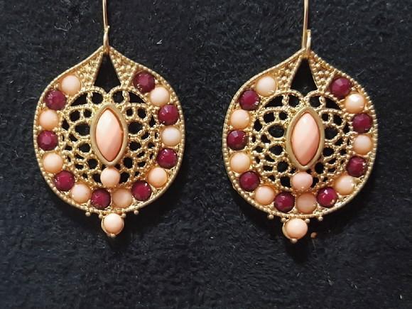 Brinco Gancho Dourado com Cristais Rosa e Vinho