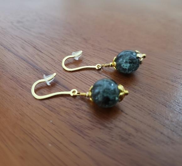 Brinco Gancho Dourado com Cristal Fusion Cinza