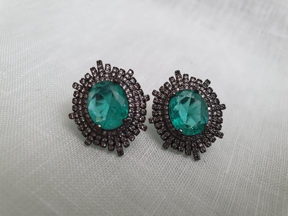 Brinco Grafite com Cristal Esmeralda