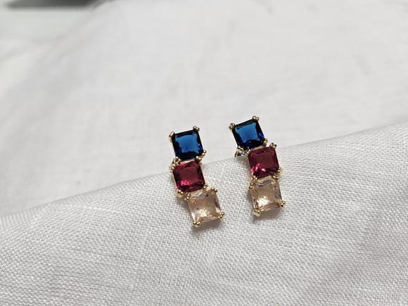 Brinco Pino Banhado com Cristais Coloridos