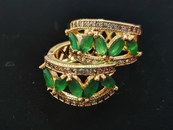 Brinco Pino Banhado com Cristal Verde