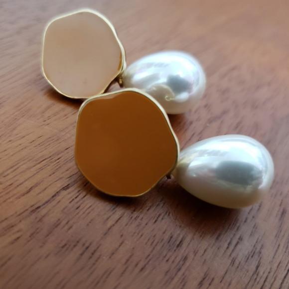 Brinco Pino Banhado com Pérola Shell