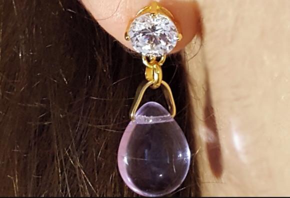 Brinco Pino Banhado com Zircônia e Cristal Lavanda