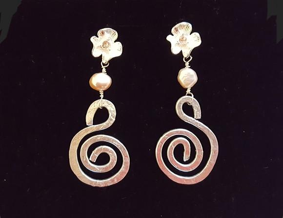Brinco Pino de Prata com Pérola Natural Rose