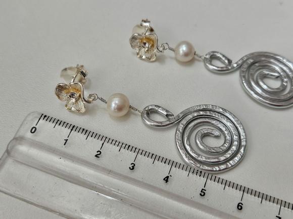 Brinco Pino de Prata com Zircônia e Pérola Off White